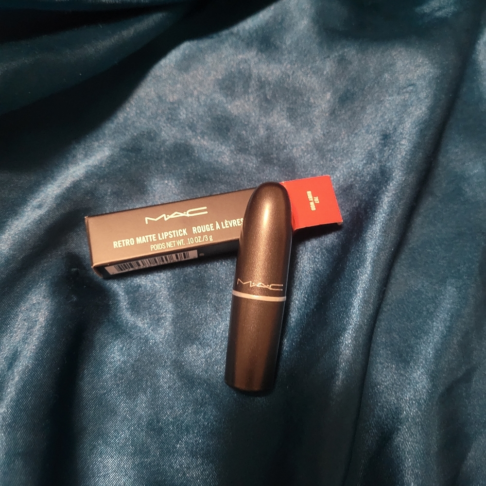 MAC retro matte lipstick - Ruby Woo